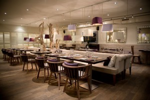 LaFourchette_eat-me-restaurant- lausanne - cocktail-lounge-simple-elegance-dining-room-570be-1